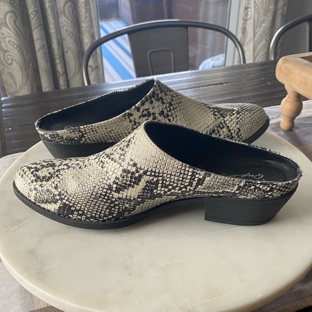 Qupid Snake Print Mule Clog New - image 3